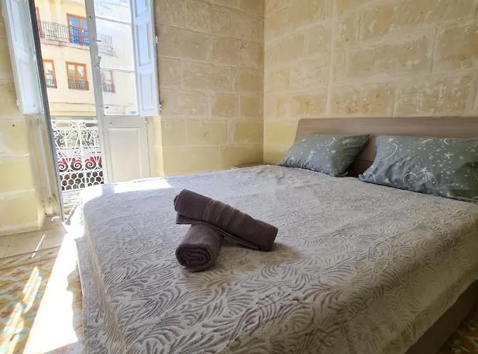 District 3* ויקטוריה