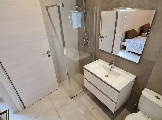 District 3* Виктория